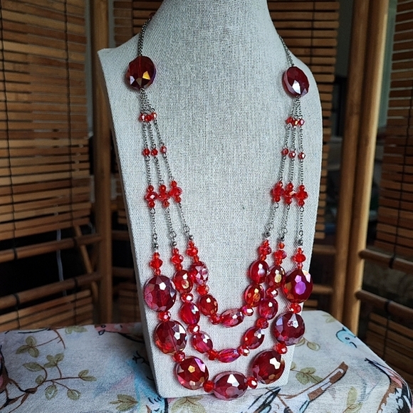 Red Aurora Borealis Faceted Glass Triple Strand Necklace Silver Tone Hardware - Picture 2 of 8